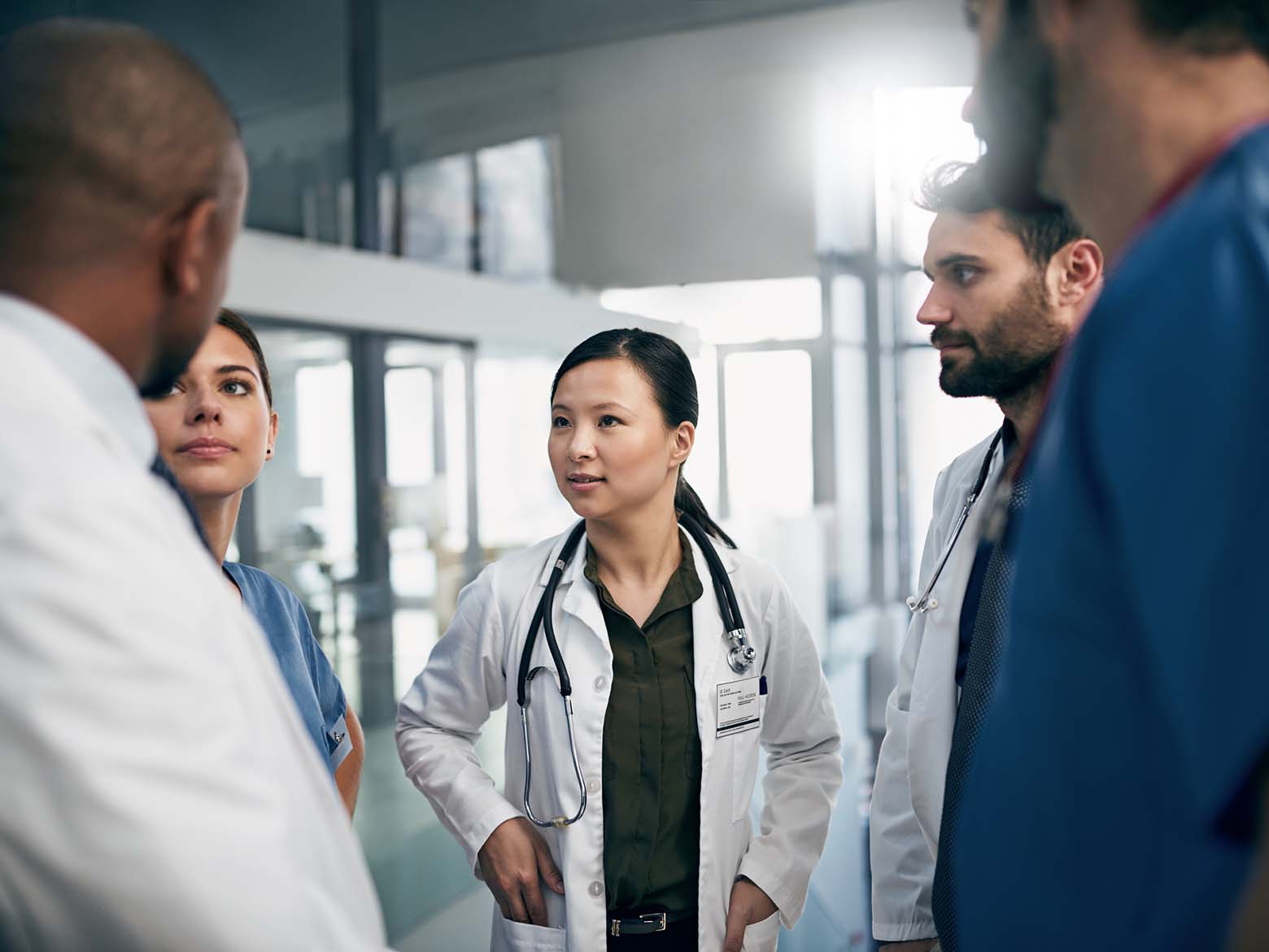 A group of doctors huddle in a circle